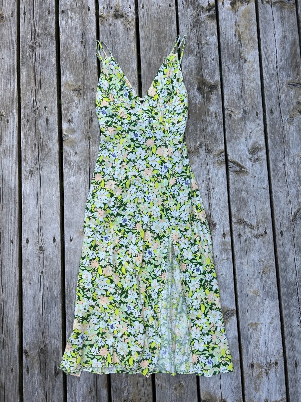 Urban Outfitters ⎸ First Sight Green Plunging Midi Dress - Picture 2 of 8